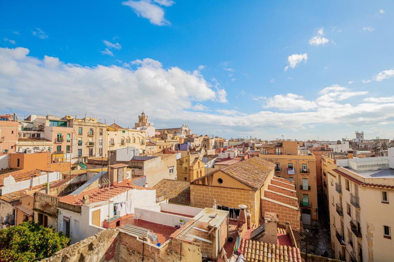 2 En La Muralla Romana Junto A La Catedral *